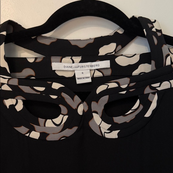 Diane Von Furstenberg Black Tunic Dress with White and Grey Accents - Picture 2 of 2